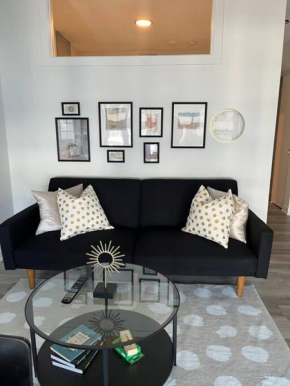 Stylish and beautiful apt in amazing bridgeland
